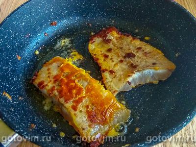 Жареная пикша в сырной панировке с овощами