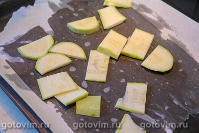 Пицца из готового теста с курицей и кабачками