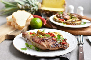 Утка с ананасами