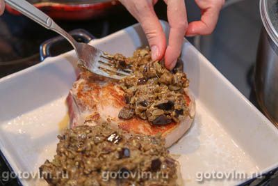 Свинина с баклажанами и сыром в духовке