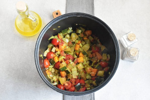 Тефтели с овощами в мультиварке