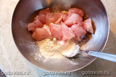 Куриные шашлычки на шпажках, жаренные в соевом соусе с паприкой