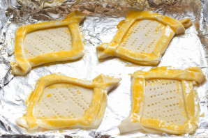 Слойки с творогом и персиками