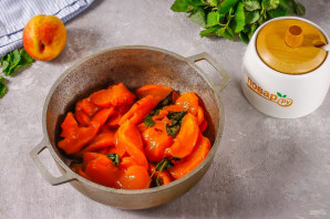 Варенье из персиков с мятой