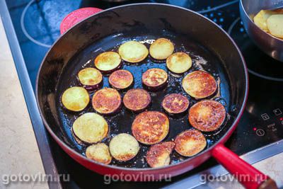 Рагу из свинины с жареными баклажанами и картофелем в соевом соусе Рагу из свинины с жареными баклажанами и картофелем в соевом соусе
