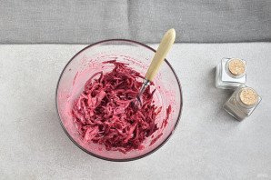 Салат со свежей свеклой