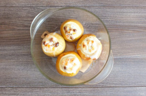 Яблоки запеченные в духовке со сметаной