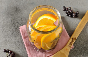 Компот из черноплодной рябины с апельсином