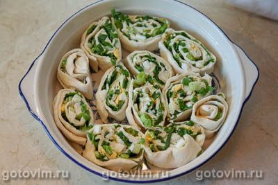 Завитки с зеленым луком и яйцом