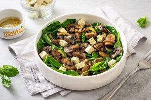 Салат с грибами шампиньонами жареными