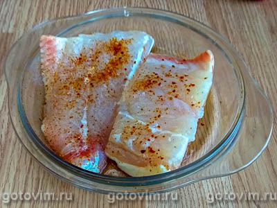 Жареная пикша в сырной панировке с овощами