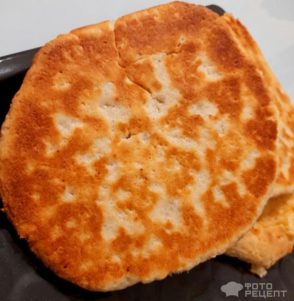 Рецепт: Хачапури по-имеретински - Лепёшки с сыром внутри и сыром снаружи. Хрустящие, ароматные - для любителей сыра!