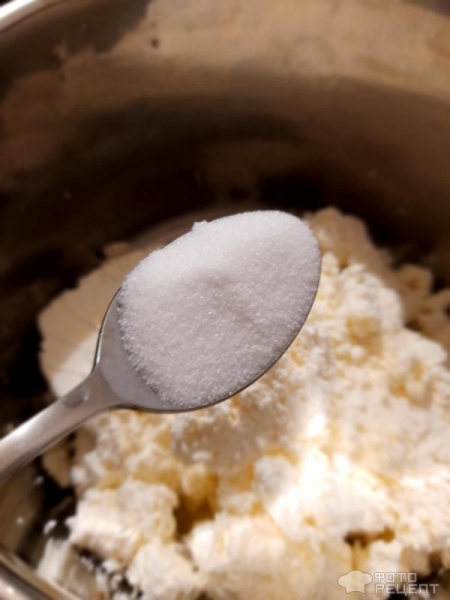 Рецепт: Хачапури по-имеретински - Лепёшки с сыром внутри и сыром снаружи. Хрустящие, ароматные - для любителей сыра!