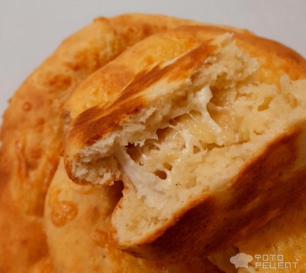 Рецепт: Хачапури по-имеретински - Лепёшки с сыром внутри и сыром снаружи. Хрустящие, ароматные - для любителей сыра!