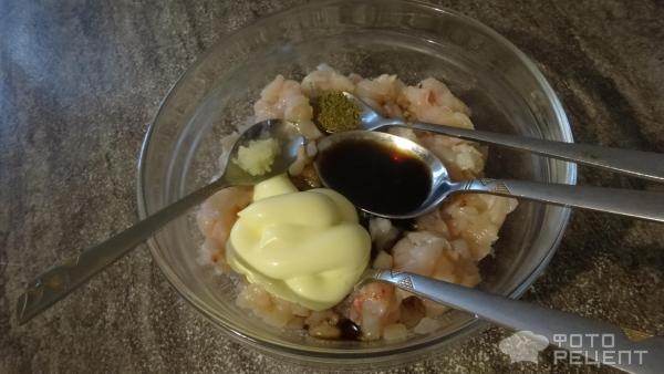 Рецепт: Оладьи из рубленной куриной грудки с соевым соусом - Очень вкусные, нежные и быстро.