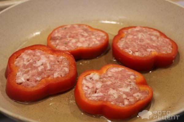 Рецепт: Перцы кольцами с фаршем - Под сыром сулугуни
