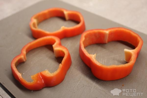 Рецепт: Перцы кольцами с фаршем - Под сыром сулугуни