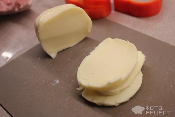 Рецепт: Перцы кольцами с фаршем - Под сыром сулугуни