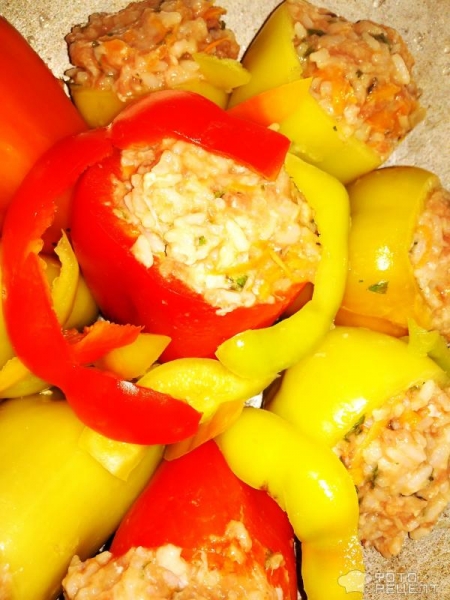 Рецепт: Перец болгарский фаршированный мясным фаршем с рисом и зеленью - Сочный и очень вкусный