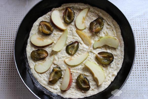 Рецепт: Пирог со сливами - С кокосовой мукой и маком