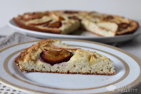 Рецепт: Пирог со сливами - С кокосовой мукой и маком