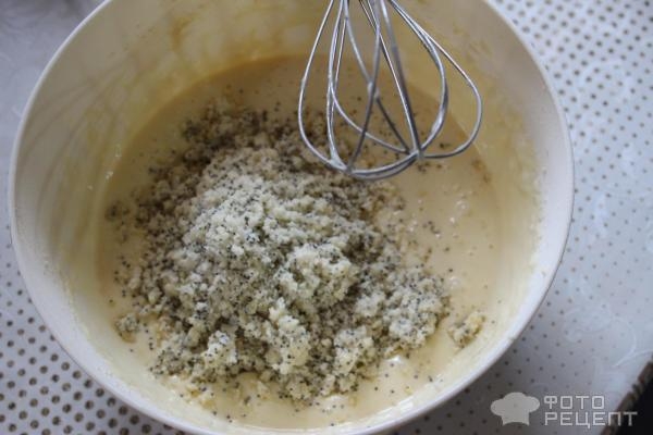 Рецепт: Пирог со сливами - С кокосовой мукой и маком