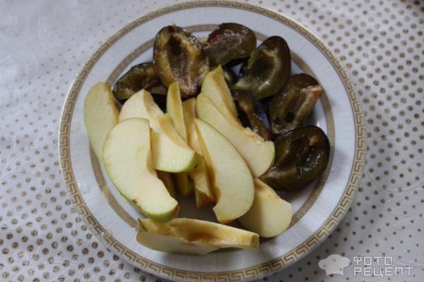 Рецепт: Пирог со сливами - С кокосовой мукой и маком