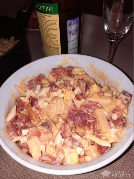 Рецепт: Салат из свежих помидор с сыром и чесноком - Не в терку, а кубиками