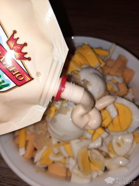 Рецепт: Салат из свежих помидор с сыром и чесноком - Не в терку, а кубиками