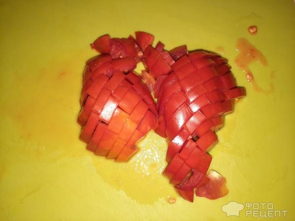 Рецепт: Салат из свежих помидор с сыром и чесноком - Не в терку, а кубиками