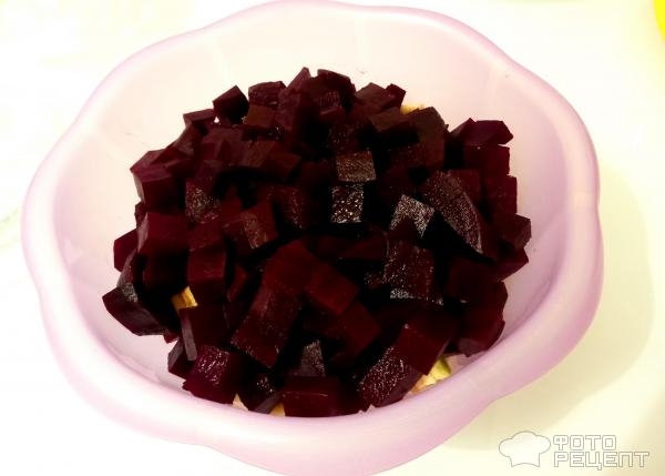 Рецепт: Свекольный салат "Зимний" - С сыром и кислым яблоком. Потрясающе вкусное сочетание!