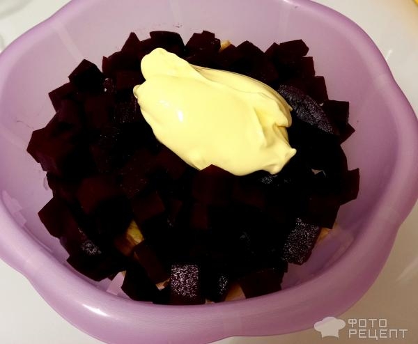 Рецепт: Свекольный салат "Зимний" - С сыром и кислым яблоком. Потрясающе вкусное сочетание!