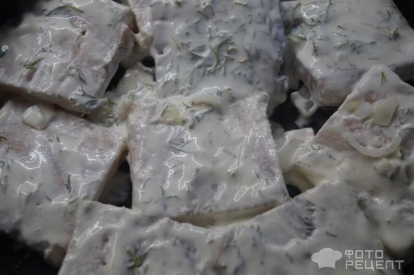 Рецепт: Запеченное филе минтая - в сметане с укропом