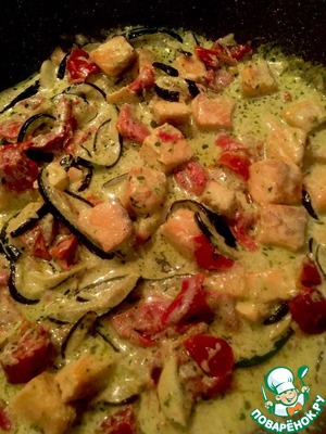 Спагетти с цуккини, лососем и