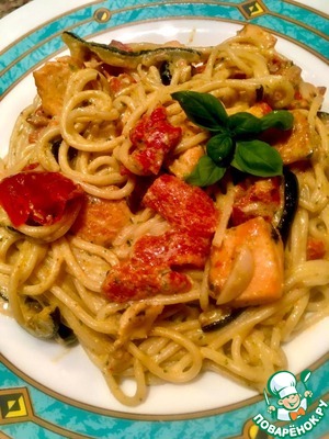 Спагетти с цуккини, лососем и