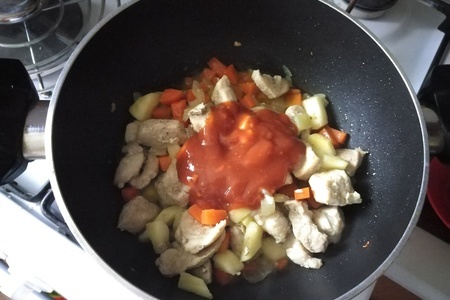 Свиная поджарка с яблоком