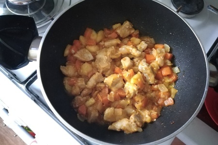 Свиная поджарка с яблоком