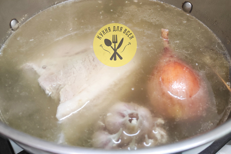 Свиной окорок отварной с картофелем и хреном Свиной окорок отварной с картофелем и хреном