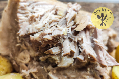 Свиной окорок отварной с картофелем и хреном Свиной окорок отварной с картофелем и хреном