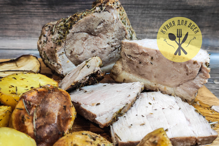 Свиной окорок запеченный в духовке с картофелем Свиной окорок запеченный в духовке с картофелем