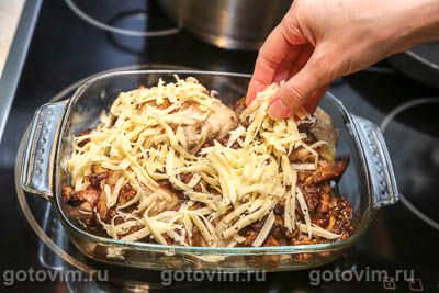 Куриные бедра, запеченные с белыми грибами и сыром в духовке Куриные бедра, запеченные с белыми грибами и сыром в духовке