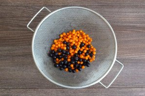 Компот из облепихи и черноплодной рябины