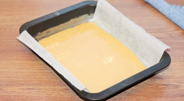 Медовые пирожные с кремом и джемом, пошаговый рецепт с фото