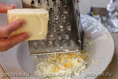 Бутерброды с красной икрой, плавленым сыром и яйцом Бутерброды с красной икрой, плавленым сыром и яйцом