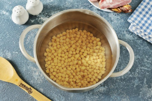 Гороховый суп с нутом и копченостями