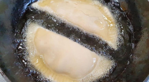 Чебуреки с мясом - пузырчатые и сочные, пошаговый рецепт с фото