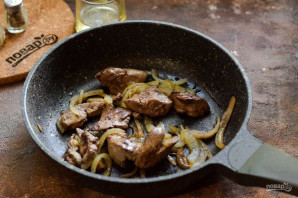 Салат с печенью и брокколи