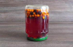 Компот из облепихи и черноплодной рябины