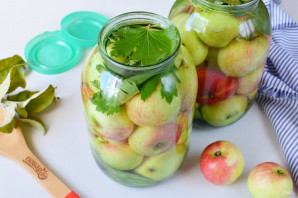 Яблоки, моченые на зиму Яблоки, моченые на зиму