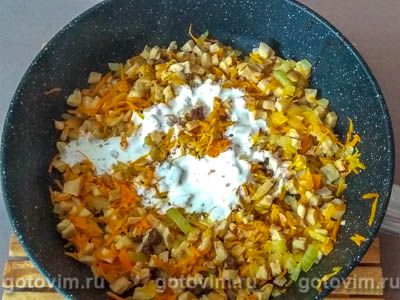 Макрурус, запеченный в духовке с грибами в сливках